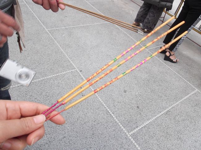 長いお線香、花火みたい。