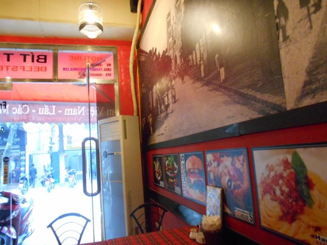 店内は、ぜんぜんベトナムっぽくないの。<br />普通の喫茶店みたい。