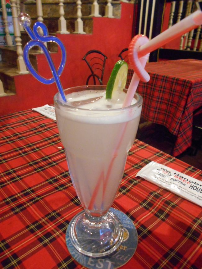 さっき、カフェ・スア・ダーを飲んで<br />胃がやられているので、<br />おとなしく、レモンジュースを。<br /><br />ああ、さっぱりするわあ。