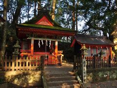 しばらくすると民家の前を通過し、高原熊野神社に着きます。9：00頃です