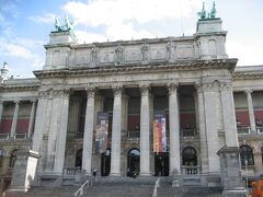 王立美術館にやってきました。
http://www.kmska.be/en/index.html?_language=en

コリント様式の石柱が立派な建物です。ブリュッセルに引き続き、シュールレアリスムやフランドル絵画を堪能しました。

