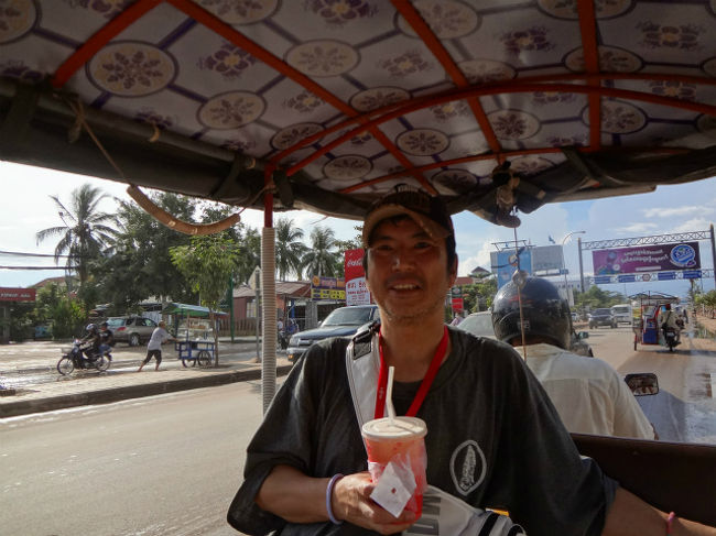 トゥクトゥクの乗り心地も悪くなく<br />楽しいひと時でした。<br /><br />ホテルについて<br />ちょっと気持ちだけ多く払ってあげました。<br />