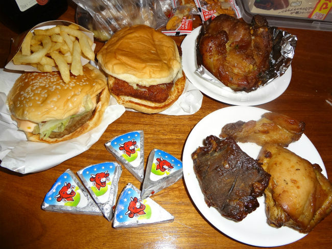 部屋についてからは、まずシャワー<br />すぐさま買ってきた肉にバーガー諸々で<br />アンコールビールをグビグビと