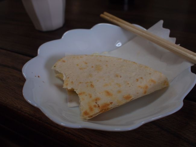 名物のはちたま。<br />トルティーヤに目玉焼きとチーズを挟んで焼いたもの。<br />タルタルソース味。<br /><br />何と￥150。<br />安いお昼となりました。