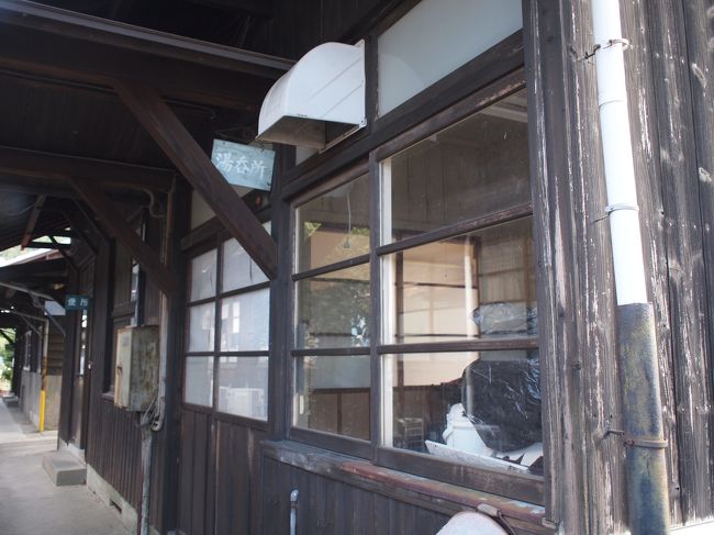 まさしく機関区（車庫）のバックヤード。<br />湯呑所とは時代を感じます。