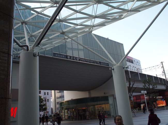 都会っぽい新浜松駅。<br />えんてつ百貨店と直結しています。<br />千葉駅を小さくしたような感じもしました。