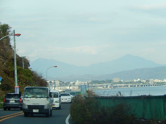 石橋ＩＣ付近<br /><br />遠くに見える山は大山(右)