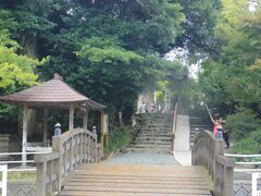 玉造温泉を８：３０に出発して八重垣神社へ。
３０分でもう到着。
