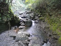 少し休んでから天岩戸神社へ
川に沿って小道を進みますと