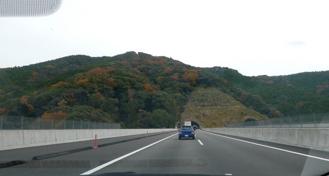 巡航速度が100ｋｍ以上になってしまう．設計速度は120ｋｍの道で140ｋｍ/hにも耐えられる道だ．当然だろう．諸外国が高速120-130ｋｍ/hなのにいつまで100ｋｍなんだろうねえ．