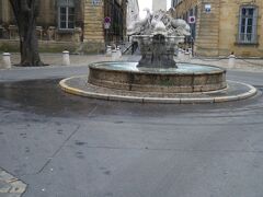 Place des Quatre Dauphins

ありましたー　これは事前のチェックで知っていたものです