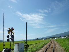 白鷹町 ・ 四季の郷駅 界隈


山形鉄道 フラワー長井線は、赤湯から今泉を経て、

荒砥(白鷹町)へ至る３０ｋｍほどの　旧国鉄線。

今も、地域生活の大切な足に変わりはなく…、


住民に交じって、車窓と車内の長閑さに浸る。