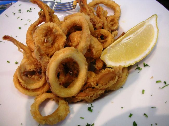 タパス（つまみ）はもちろん、カンタブリア名物のラバス（Rabas＝イカフライ）でしょう。