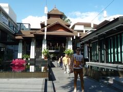 ニマンヘミン通り【Kantary　Terrace】

正面奥の建屋２Ｆで今日まで案内してくれたNOIがCafe出店準備改装中中

建屋奥には傍系の【Kantary Hills Chiangmai】