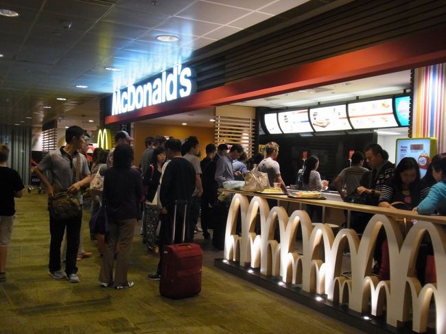 朝7時ぐらい。<br />朝マック大繁盛。<br />でもわたしは…