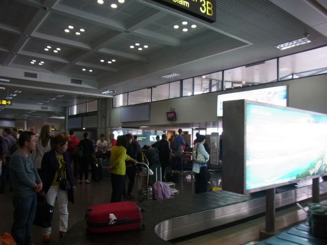 ハノイの空港。<br />荷物もすぐ出てきました。