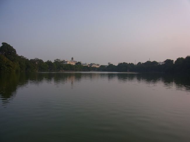 玉山祠から眺める夕暮れのホアンキエム。