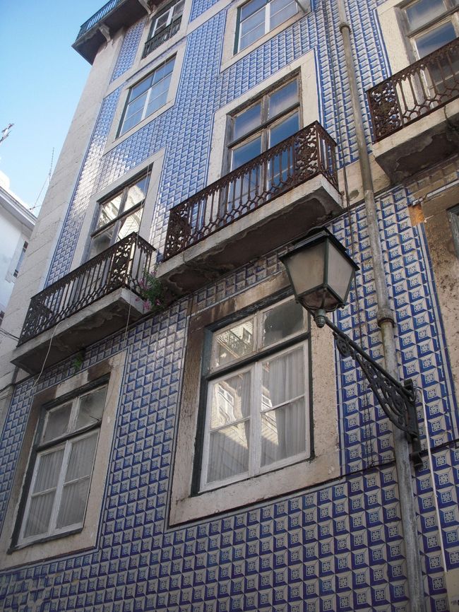 アズレージョ素敵♪<br />って見とれまくったのが間違い。<br />なかなか近いはずのアズレージョ体験のお店に辿り着けません。