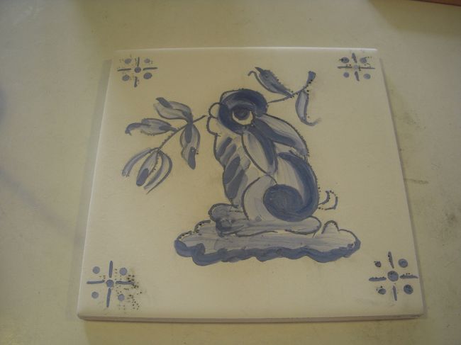 終わったな…と思っていた作品を、先生が（かなり）手直ししてくれました。<br />するとなんとなくいい感じに。<br />さすがです、先生！！<br />これに日付、名前を入れて完成。<br />これを焼いていきます。<br />引き取りは明日の夕方。<br />楽しみだな〜♪