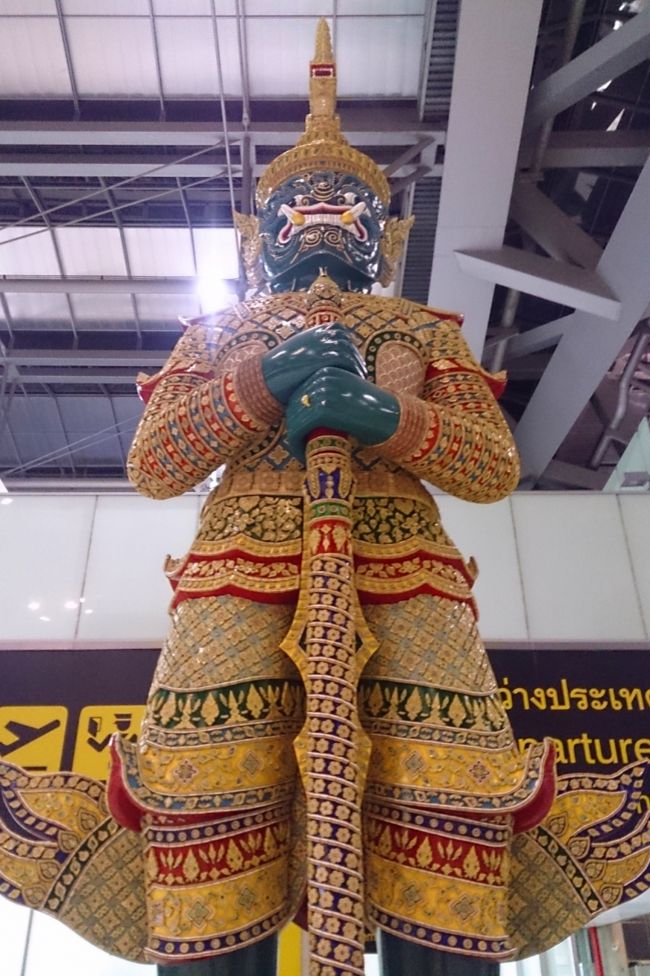 真夜中、バンコク到着。<br /><br />空港近くのホテルに滞在。<br /><br />朝早いフライトでちゃんと起きられるか<br />心配でしたが、無事6時過ぎには空港到着。<br /><br />