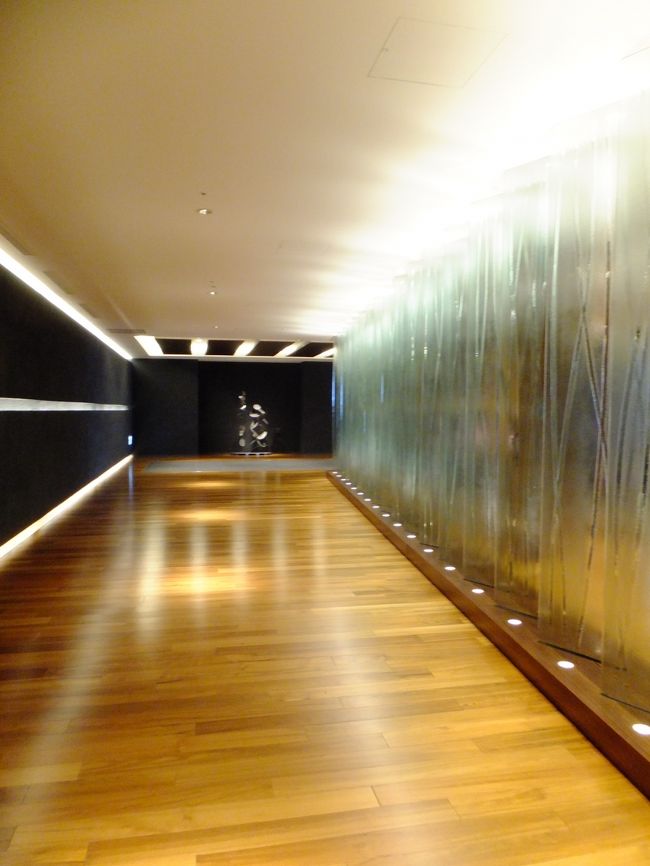 このエントランスに期待、高まるぅ♪<br />旅行に出てから5日間、車中泊・ビジネスホテル(節約のセミダブル…)・フェリーとのんびりゆっくり休める環境ではなく…さずがに疲れがたまったふたり。<br />旅程半ばのホテルにハイクラスをもってきたのはやはり正解でした。<br /><br />