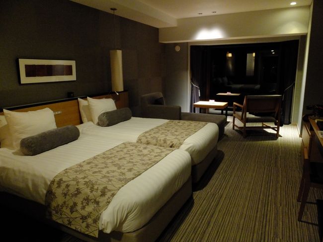 まぁステキ♪<br />スタンダードのお部屋ですが、充分ですっ！<br />全室レイクビューなので翌朝には洞爺湖が見えるはず。