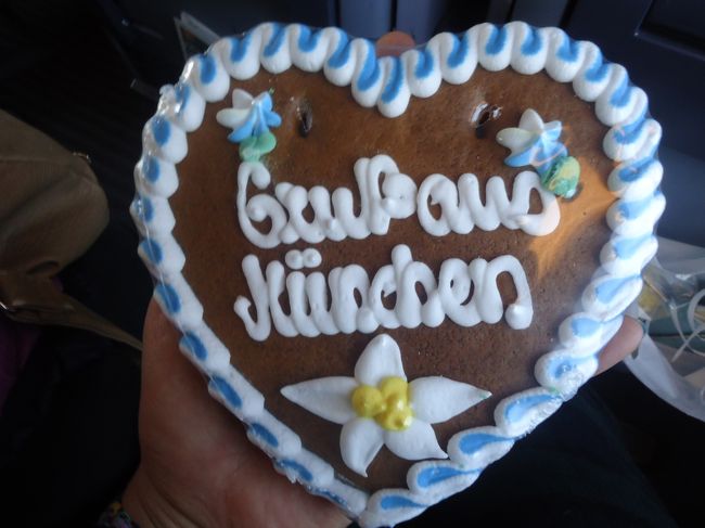 この日はミュンヘンからＩＣＥを使いフランクフルトへ。<br />ミュンヘン駅でかったクッキーらしきもの。