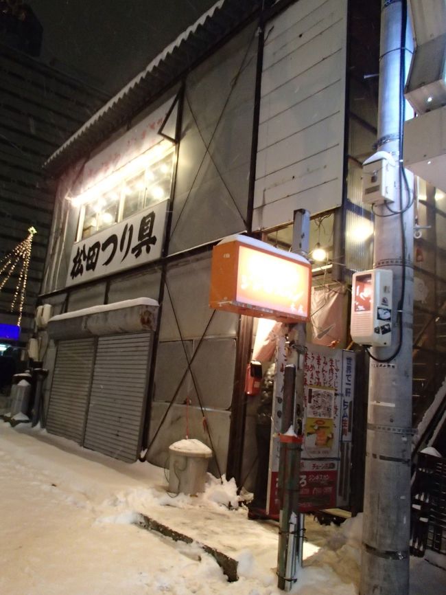 このプレハブの二階がそのお店(^^;