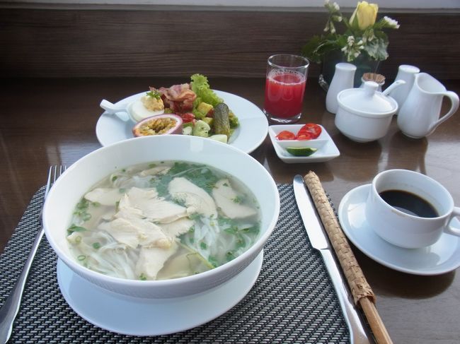 ブッフェ以外に、卵料理やフォーが注文で選べます。<br /><br />これはフォー・ガー<br />ベトナムで初フォー