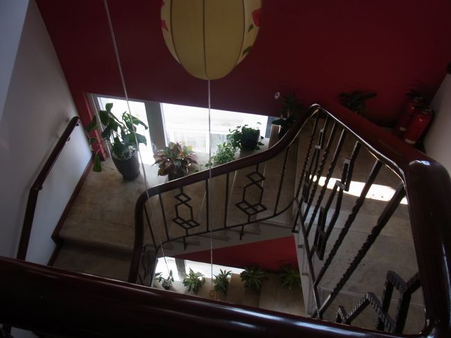 エレベーター前の階段を上からパチリ。<br />おしゃれなホテルです。<br />（写真の枚数のルールで、ホテルの口コミに載せられなかったので、こちらに。部屋の写真は口コミにそちらを）