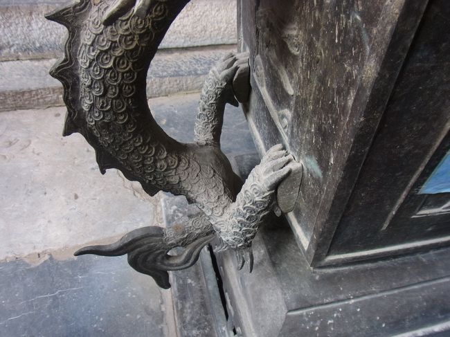 ドラゴンさんも熱いんですね。<br />直接触らないように、配慮されています。