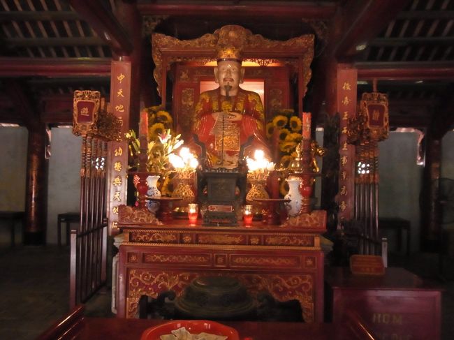 本殿の孔子様にお勉強のことをお願いしました。