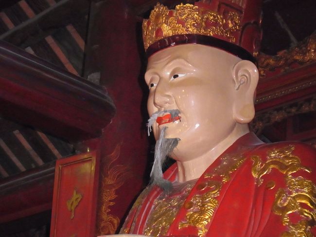 ひげが妙に生々しい