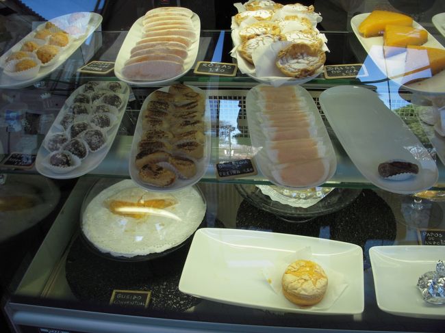 小さなお店ですがおいしそうなお菓子がいーっぱい。