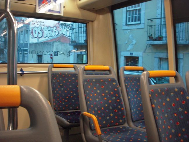 …羽は広げませんでした。<br />さ、気を取り直してバスで帰りましょ。<br />行きと同じ737でフィゲイラ広場まで。