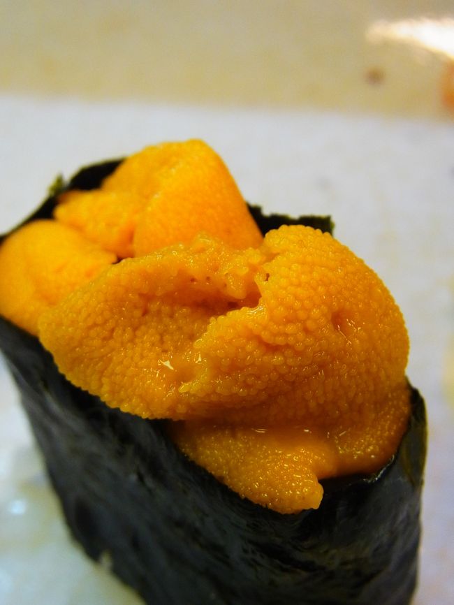 こちらの昆布森産の海水ウニは<br />単品で頼むと一貫470円もします。<br /><br />磯の香りが強くて美味♪