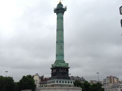 次に訪れたのは「バスティーユ広場 Place de la Bastille」

1789年7月14日、パリ市民が暴徒化しバスティーユ牢獄を襲撃し、フランス革命の発端となった有名な事件。
その舞台となったのがこの広場です。