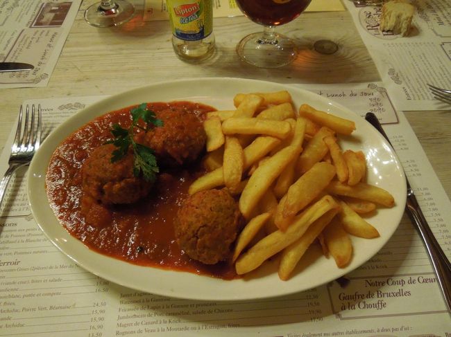 量が多いので、前菜は注文せず、メインだけ注文しました。<br />やはりポテトは付いてきます。<br />毎日のようにポテトを食べてます。<br />ミートボール？みたいな感じです。<br />とても美味しく頂きました。