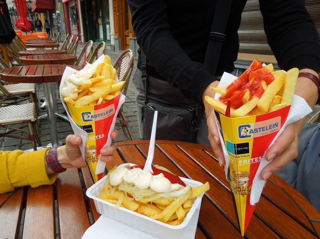 ベルギー生まれの「フリッツ」です。<br /><br />ソースは色々と選べます。<br />お腹一杯になります。<br /><br />タンタンショップでお買い物をし、街をブラブラ。<br />お天気も良く、観光客の方もそれほどいなかったので、お買い物も楽にすることができました。<br /><br />ここで、フリータイム終了。<br />ホテルへ戻り、空港へ向かいます。