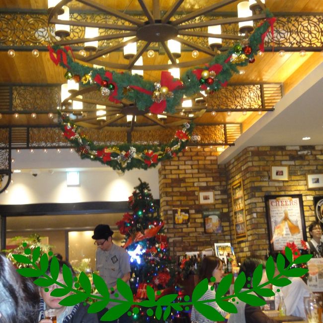 店内もクリスマスムード満点です！<br />料理５品、ビール二人で２杯ずつで計￥8,470（サービス料10％込み）でした。<br />ここは店員さんのサービスも気持ちよく、料理も美味しいのでお勧めですよ。<br />ただ、私たち入店時ですでにsold outになってるビールもありました。
