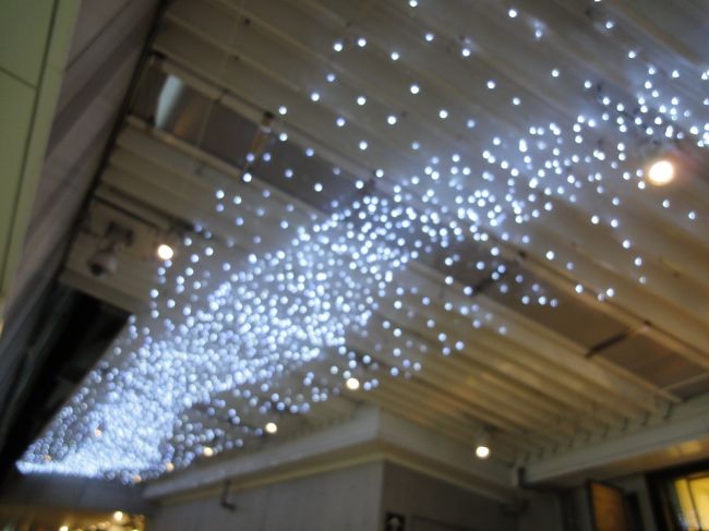 帰りは東京スカイツリーの駅から帰ります。<br />駅も綺麗にライトアップされてます。