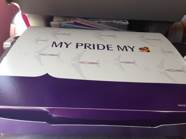 ランチボックスが配られました。