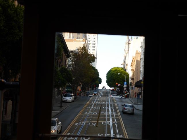 ケーブルカーに乗っていよいよ坂を上がっていきます。