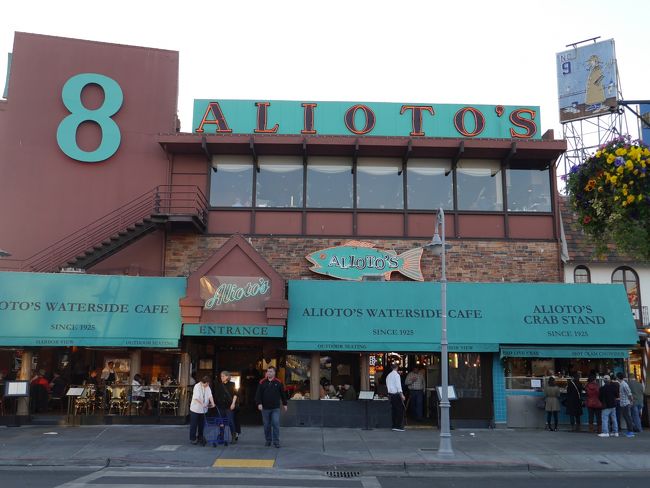 ここで夕飯を食べることにしました。<br />まだ明るいけれど時差の都合でお腹がすきました。