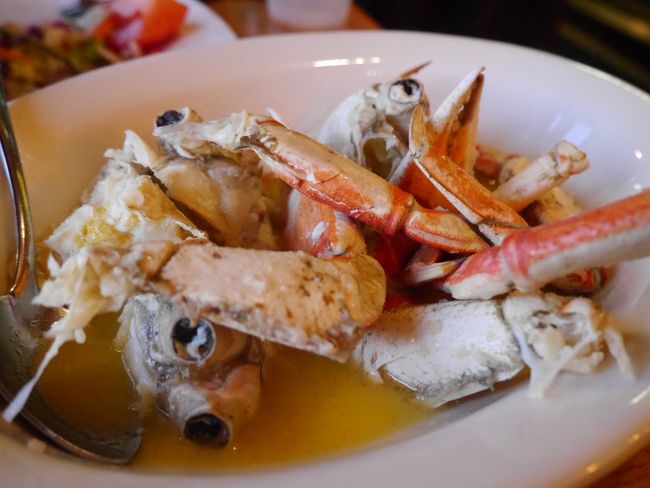 蟹を一杯頼みました。<br />ゆでただけの蟹が良かったんだけどメニュー見たらどれも味付けだったのでガーリックバターにしました。