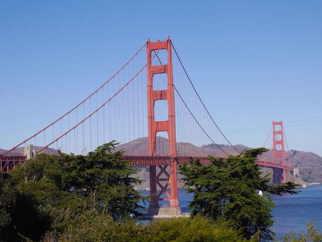 バスが駐車場に入って窓からいきなりゴールデンゲートブリッジが見えたときにはびっくりしすぎて「うわっ！」って声を上げてしまいました。