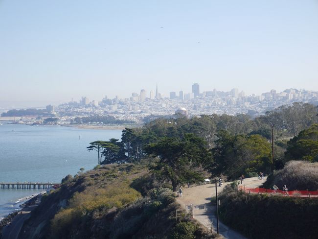 右側にはサンフランシスコの街並みが見えます。