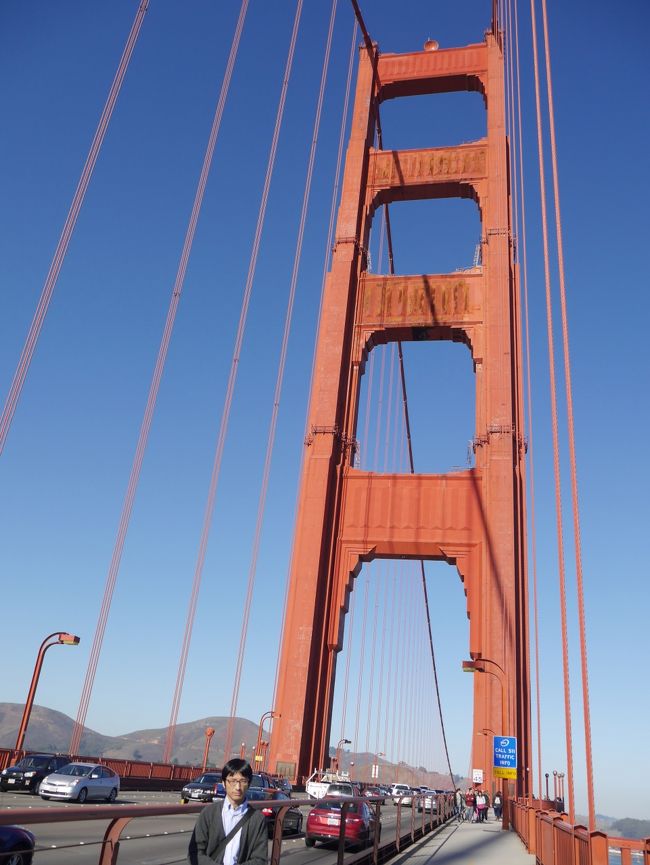 ゴールデンゲイトブリッジは渡るより見てるほうがいいといろんなところに書いてありましたがわたしは渡るあいだに見える景色がワクワクして好き。<br />橋全体は写真でたくさん見てきたけれど渡る景色はどれも初めてでワクワク。