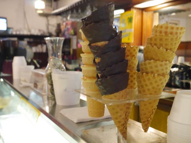 お店を出てサウサリートの街をフェリー乗り場に歩いていきました。<br />途中にアイスクリーム屋さんがあったので半分ずつすることにしました。