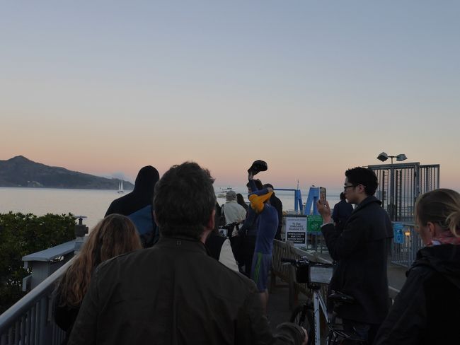 早めに来たので前の方に並べました。